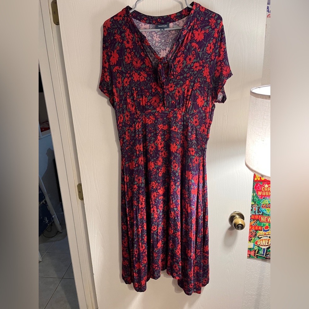 NWOT Modcloth XL red and purple floral dress with tie collar